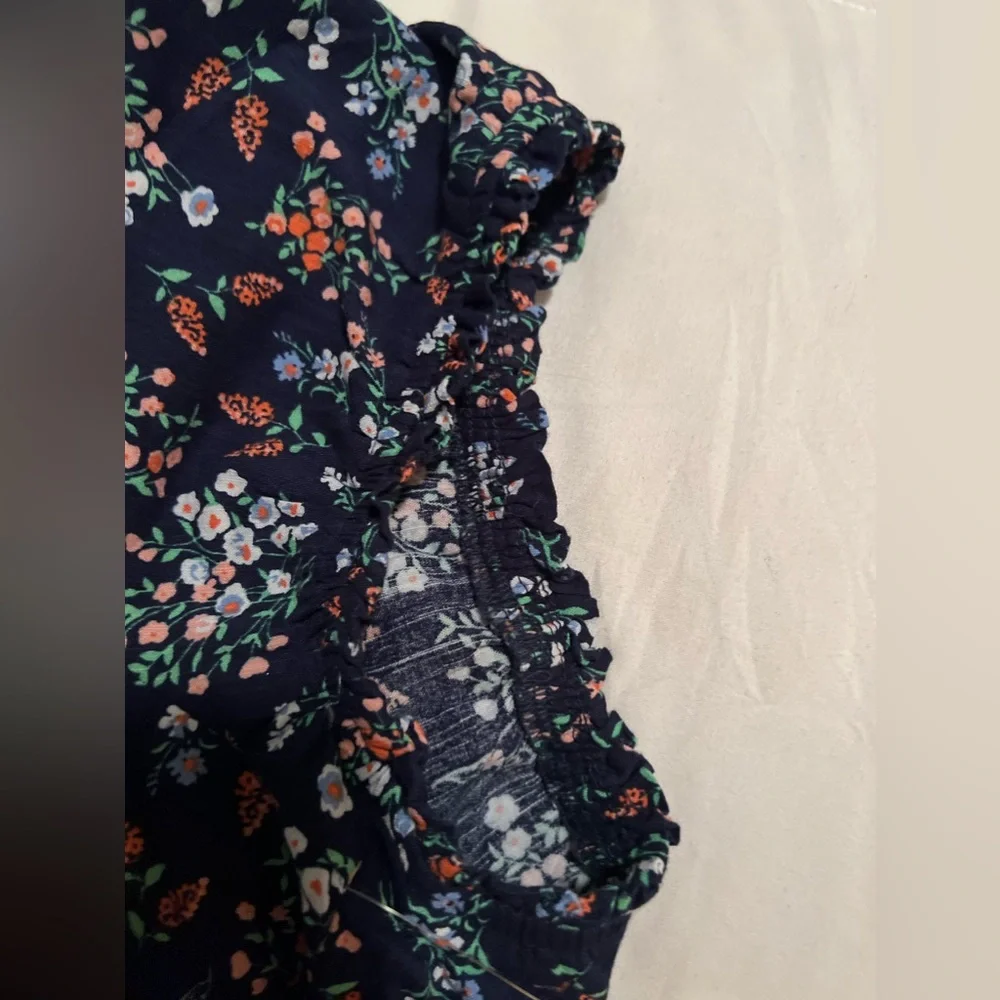 St. John’s Bay Floral Print Top Blouse with Elastic Sleeves and Neckline - Picture 6 of 8